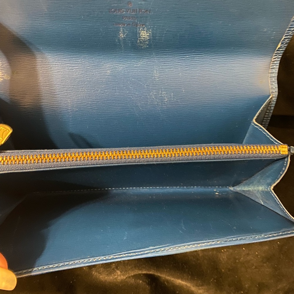 Louis Vuitton Blue EPI Long Snap Wallet - Picture 3 of 8